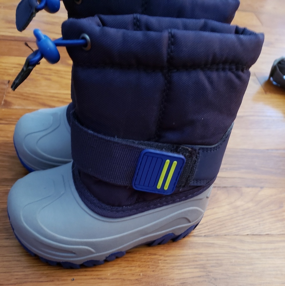 Snowboots size 7 toddler
